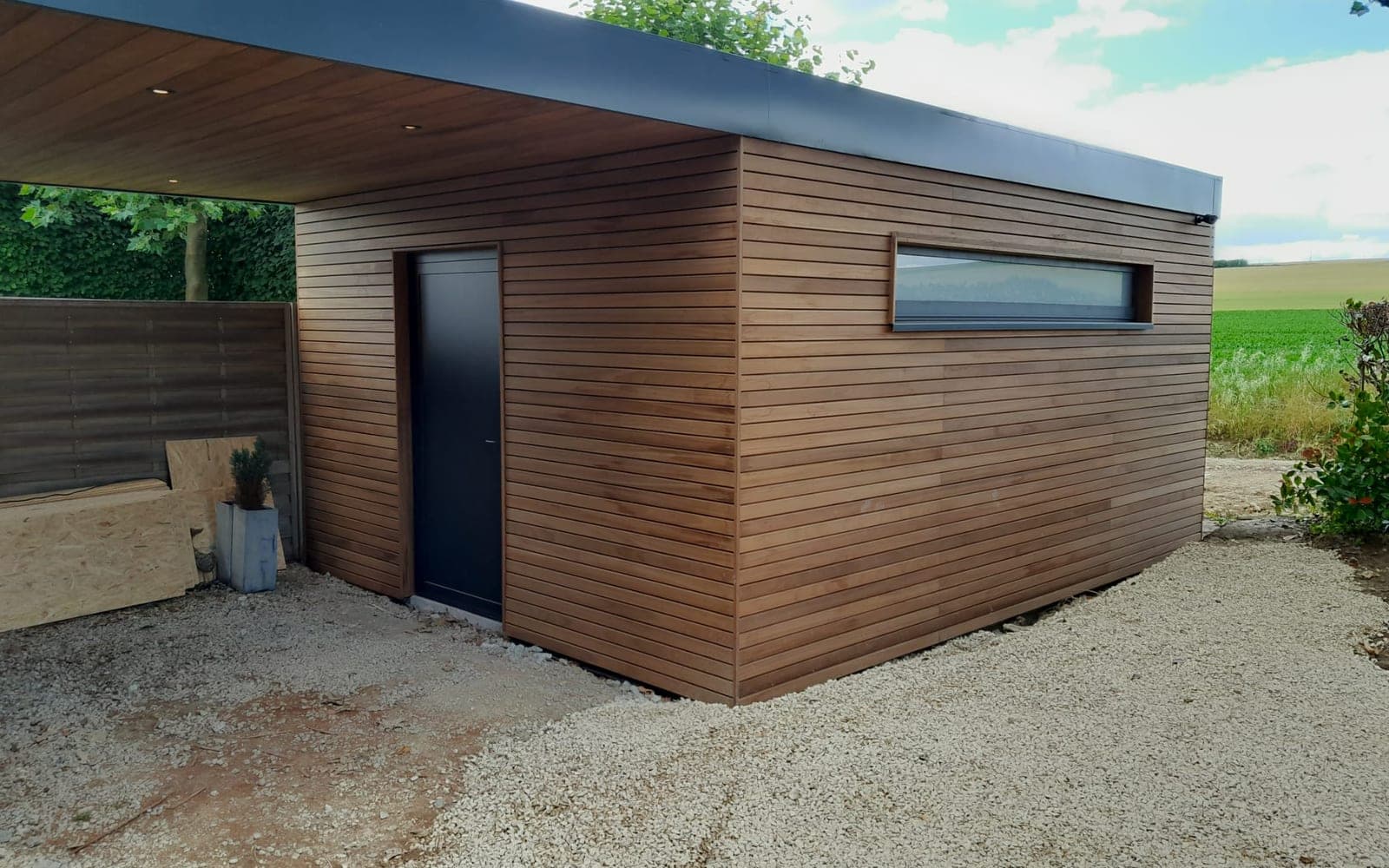 Abri bois avec bardage horizontal terminé