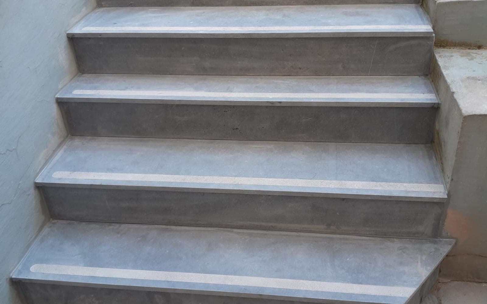 Nouvel escalier en béton terminé